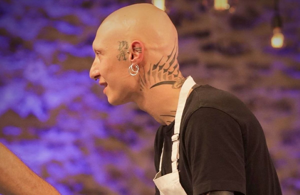 MasterChef: Συγκινεί ο διαγωνιζόμενος με την αλωπεκία – «Tη μια ημέρα κοιμήθηκα και την άλλη τα μισά μαλλιά ήταν στο κρεβάτι»