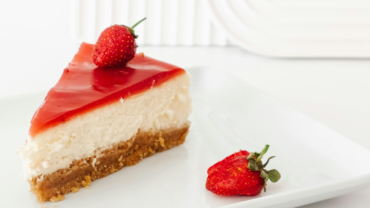 Ανάλαφρο καλοκαιρινό Cheesecake με ζελέ φράουλα