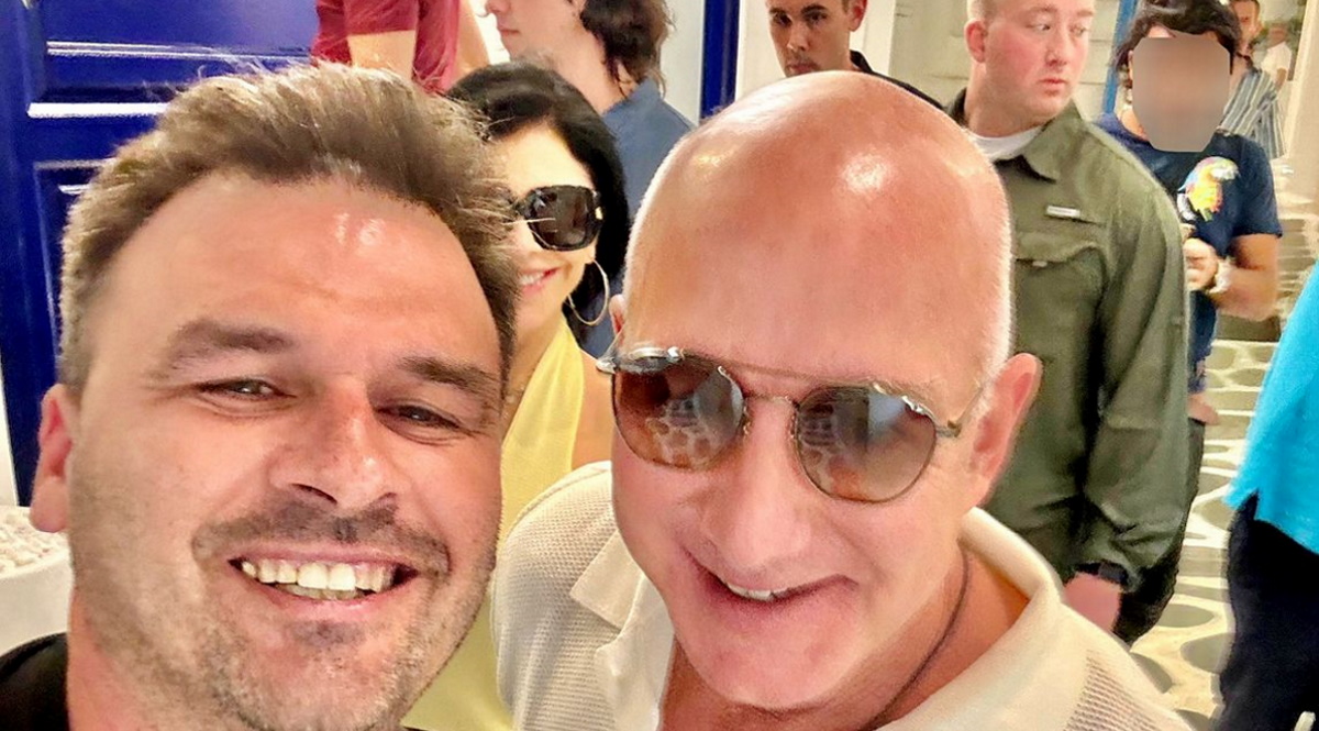 Νίκος Ζώτος: Ο φωτογράφος των διασήμων έβγαλε selfie με τον Τζεφ Μπέζος στη Μύκονο!