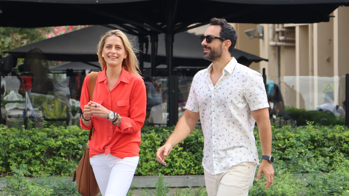 Τατιάνα Μπλάτνικ: Με casual στυλ και τσάντα Hermès σε βόλτα με τον Σάκη Τανιμανίδη