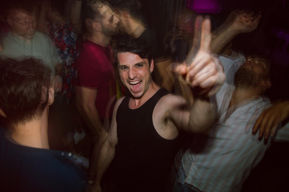 Ο Σπύρος Χατζηαγγελάκης στο Blue Train.