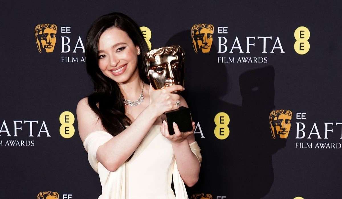 BAFTA 2025: Η Μάικι Μάντισον αφιέρωσε το βραβείο της «Καλύτερης Ηθοποιού» στις σεξεργάτριες – «Θα είμαι πάντα φίλη και σύμμαχός σας»