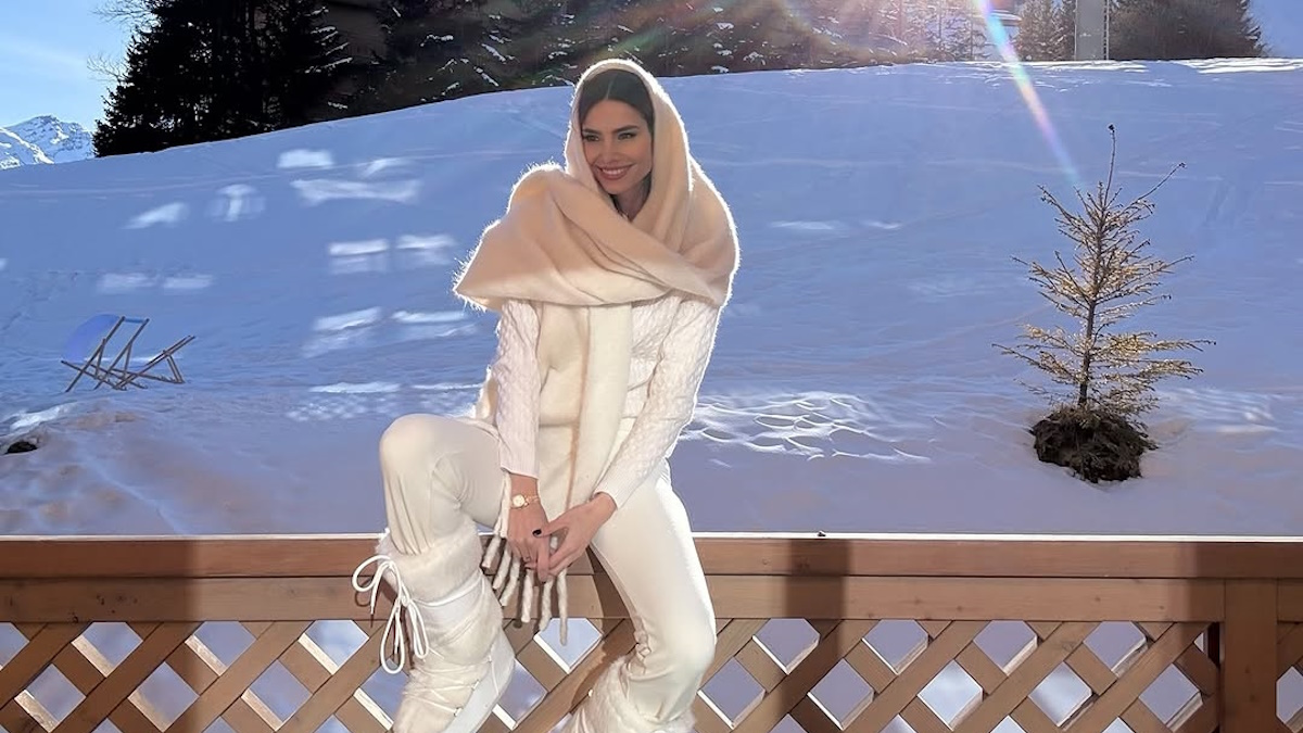 Ηλιάνα Παπαγεωργίου chic με total white σύνολο στις γαλλικές άλπεις